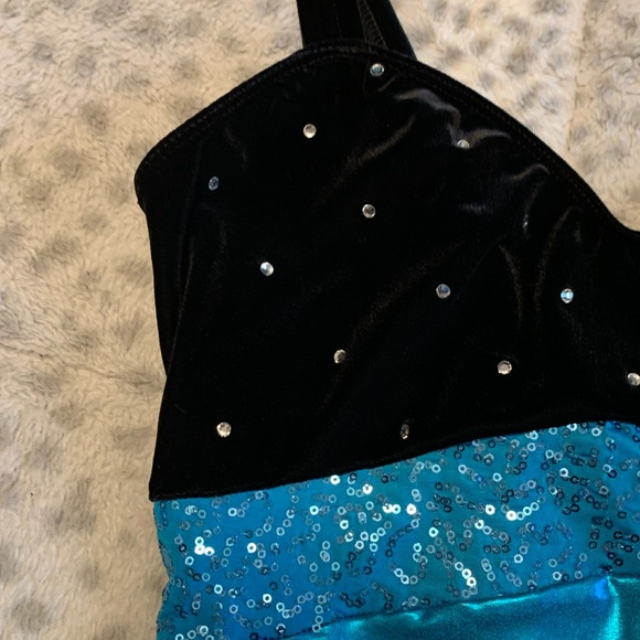 Shiny costume with velour bust & rhinestones. - Picture 7 of 9